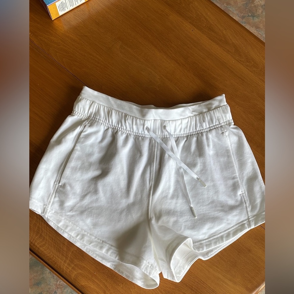 Brand NeW! Inner Glow shorts